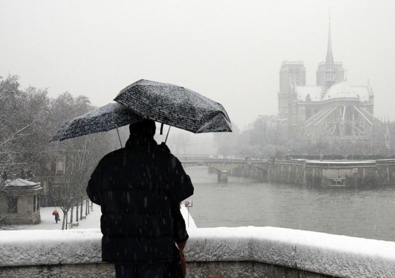 Les trois parapluies en neige Paris déc 10 neige 017 mmm.jpg