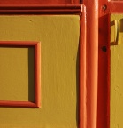 Porte orange et jaune 