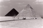 Pyramides noire et blanche
effet de nuage